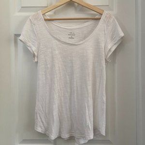 3/$25 Banana Republic White Malibu Tee